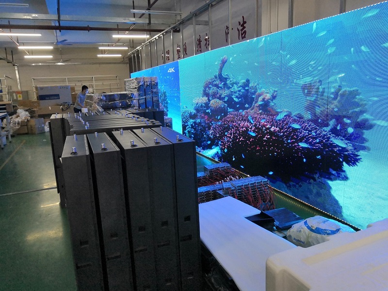 華邦瀛光電LED顯示屏進(jìn)行出廠前測試，即將遠(yuǎn)赴孟加拉
